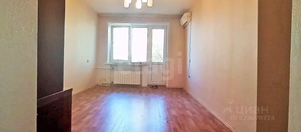 3-к кв. Волгоградская область, Волгоград ул. Елисеева, 8 (58.0 м) - Фото 0