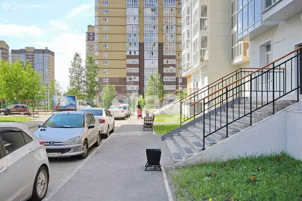 2-комнатная квартира: Тюмень, Вятский проезд, 28 (66.5 м) - Фото 1