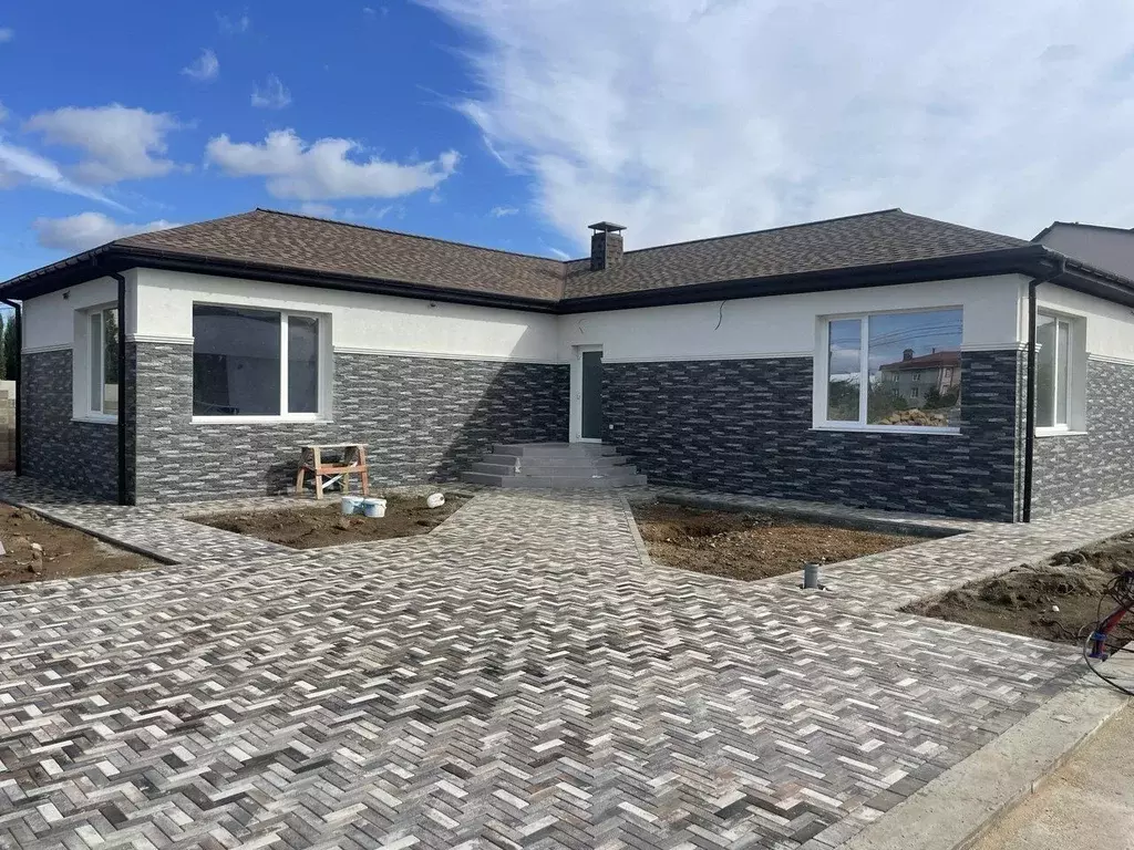 Дом в Крым, Евпатория городской округ, Заозерное пгт ул. Аллея Дружбы, ... - Фото 1