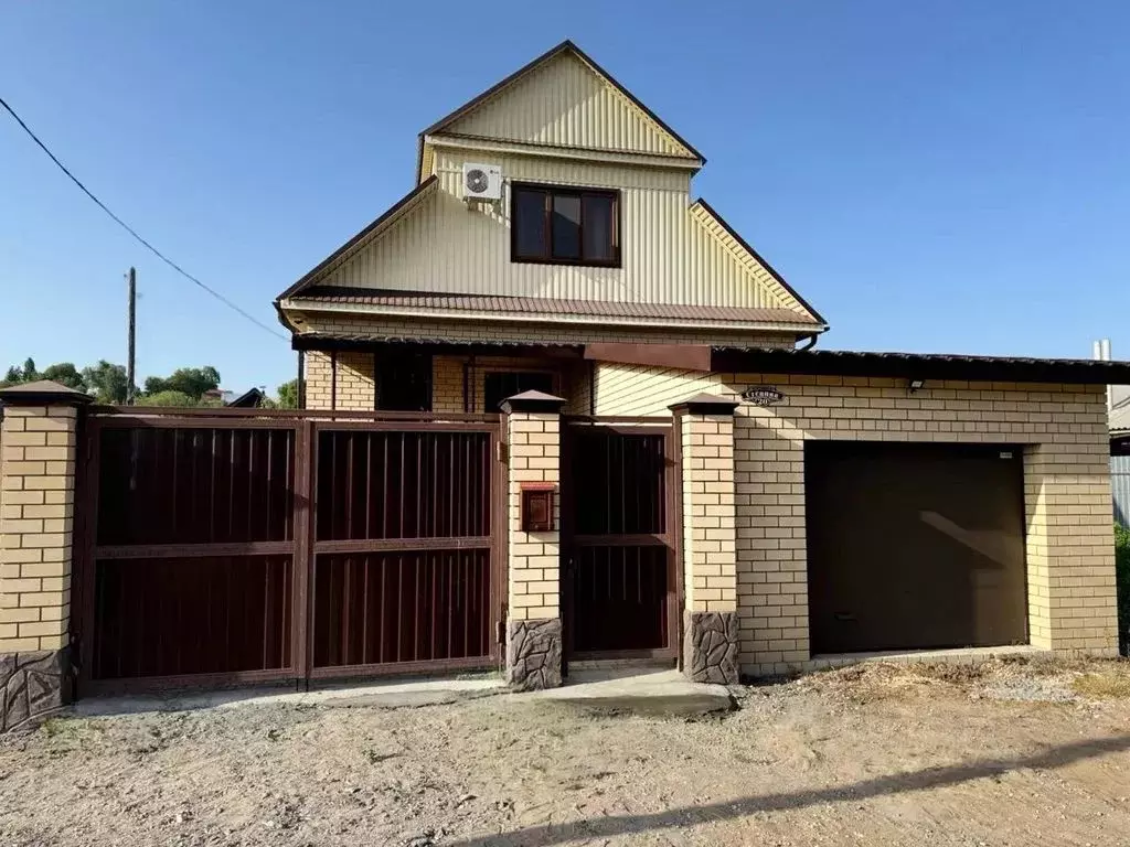 Дом в Саратовская область, Хвалынск пер. Степина, 20 (180 м) - Фото 1