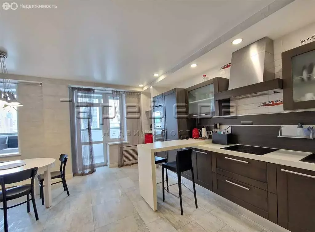 3-комнатная квартира: Красноярск, Взлётная улица, 7А (98 м) - Фото 1