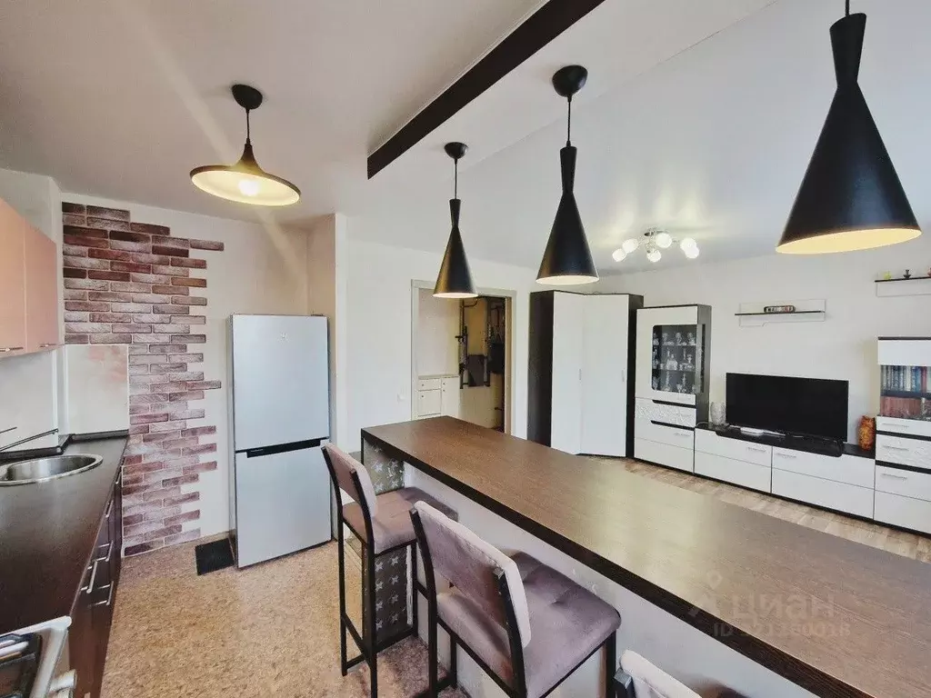 3-к кв. Свердловская область, Екатеринбург ул. Волгоградская, 35 (58.0 ... - Фото 0