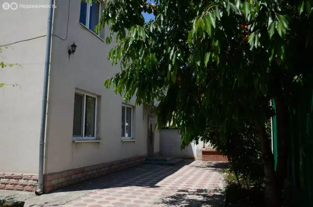 Дом в Молодёжное, Ереванская улица, 7 (200 м) - Фото 1