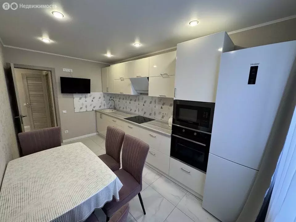 1-комнатная квартира: Саратов, улица имени Ф.А. Блинова, 52В (40 м) - Фото 1
