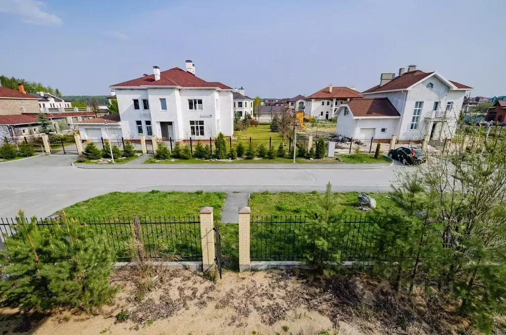 Дом в Свердловская область, Екатеринбург Карасьеозерский-2 мкр, ул. ... - Фото 1