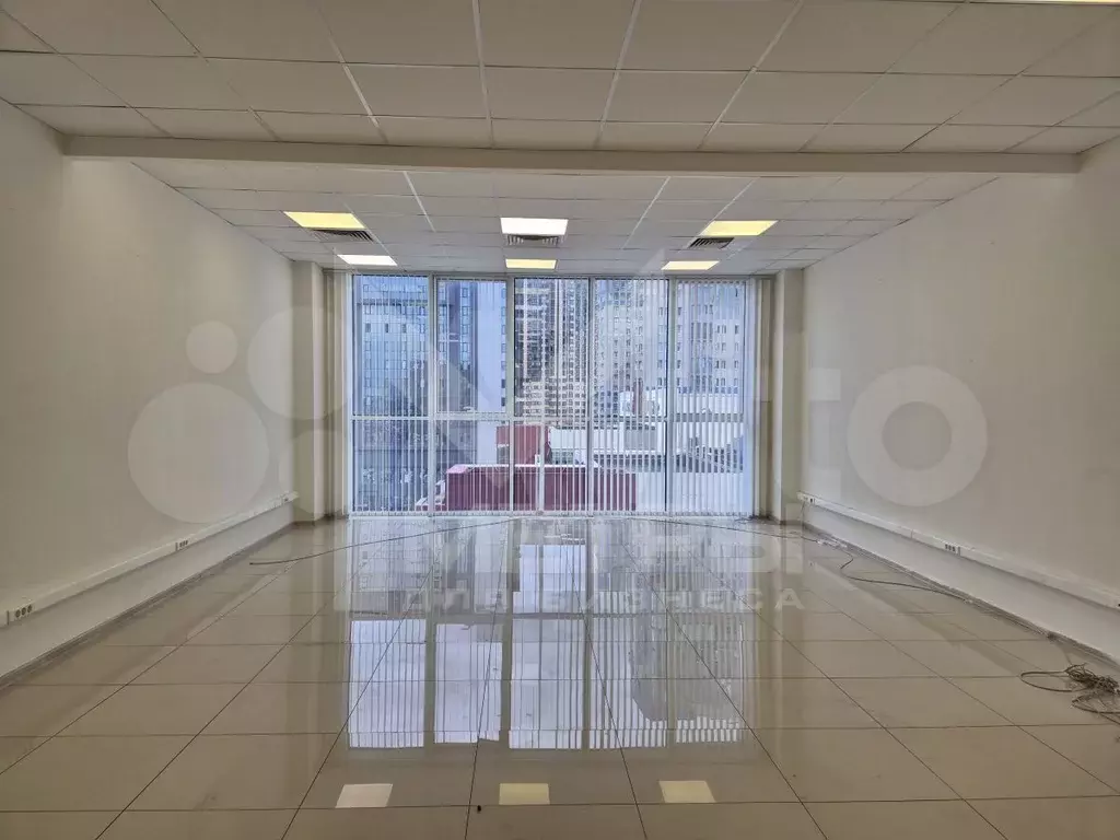 Офис в БЦ  А  класса  авм , 54,8 кв.м, парковка - Фото 1