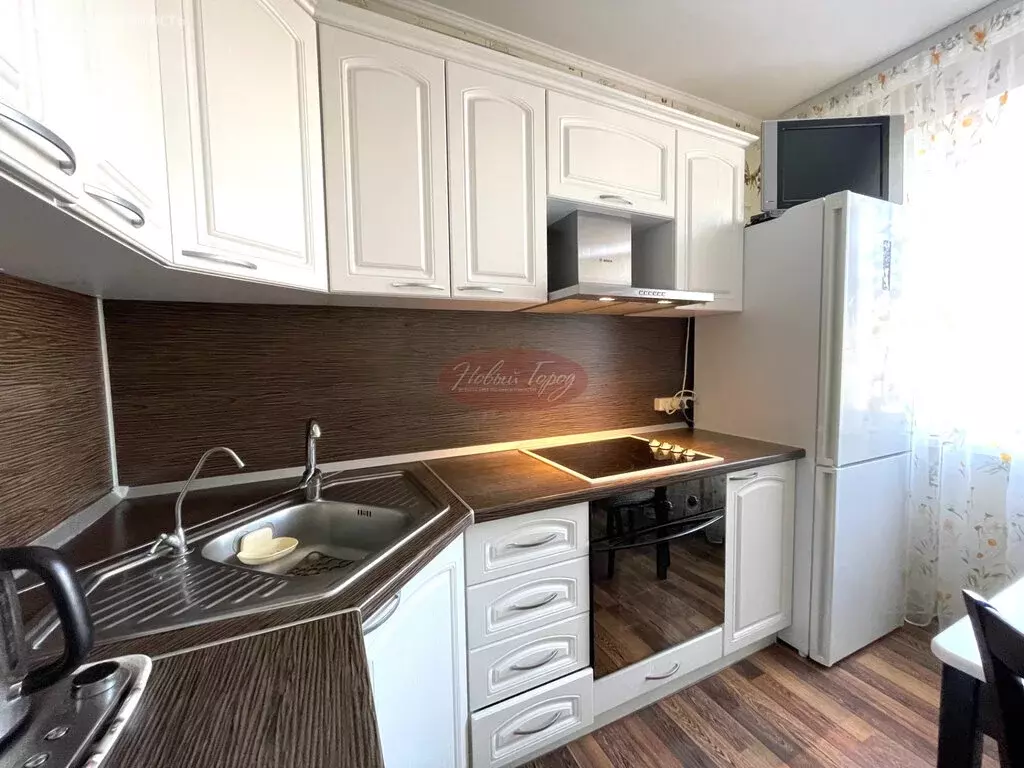 2-комнатная квартира: Тюмень, улица Газовиков, 25 (52.7 м) - Фото 1