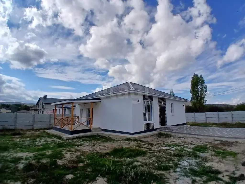 Дом в Крым, Симферопольский район, Добровское с/пос, с. Пионерское ул. ... - Фото 2