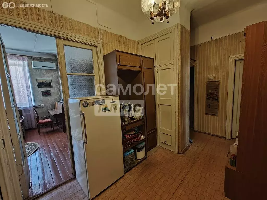 3-комнатная квартира: Лобня, улица Ленина, 8 (69 м) - Фото 1