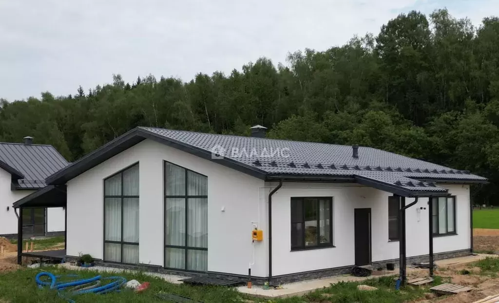 Дом в Калужская область, Боровский район, Совьяки с/пос, д. Сатино, ... - Фото 1