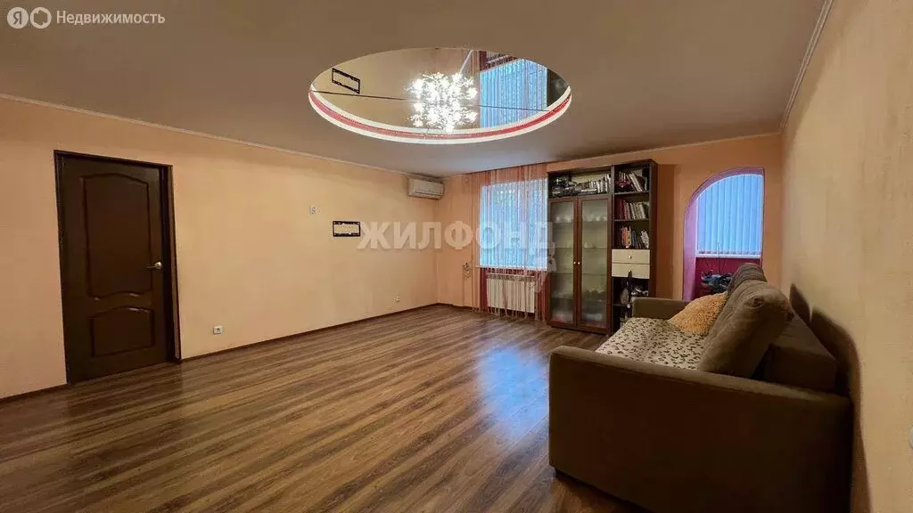 3-комнатная квартира: Астрахань, улица Николая Ветошникова, 2В (108 м) - Фото 1