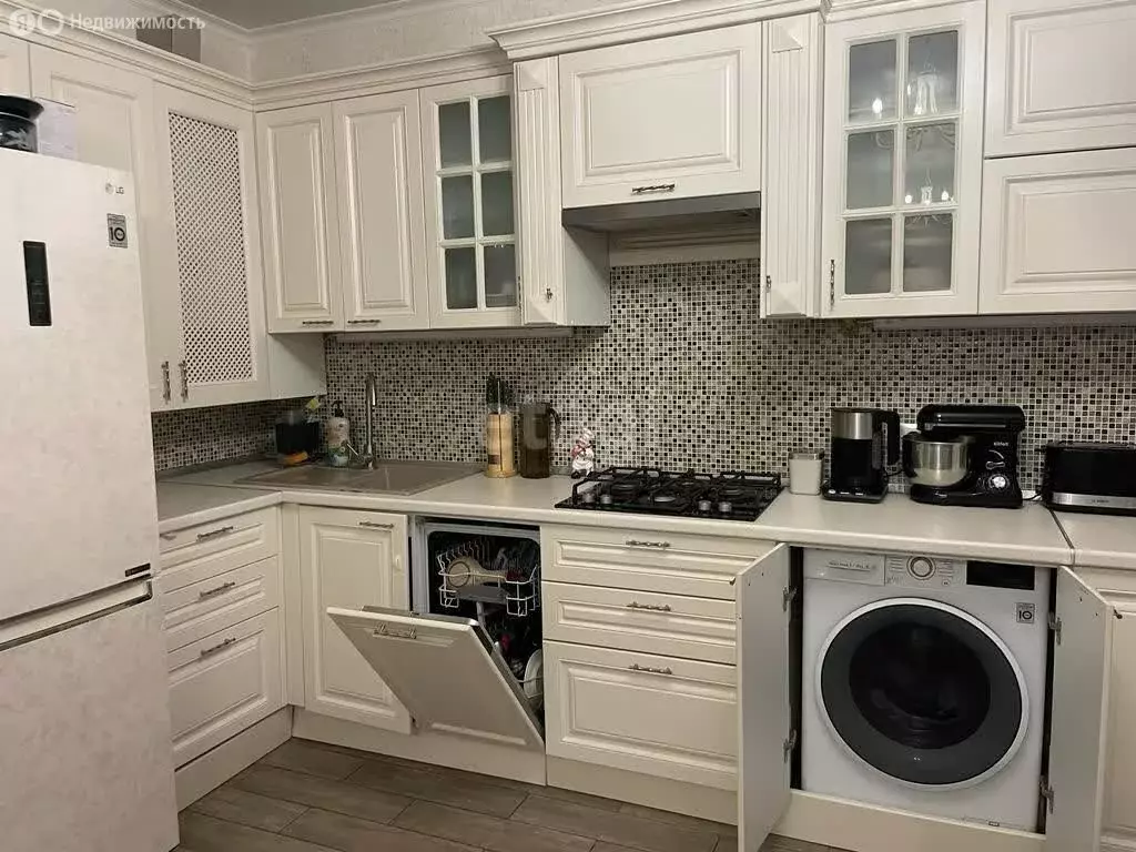 3-комнатная квартира: посёлок городского типа Яблоновский, Шоссейная ... - Фото 2