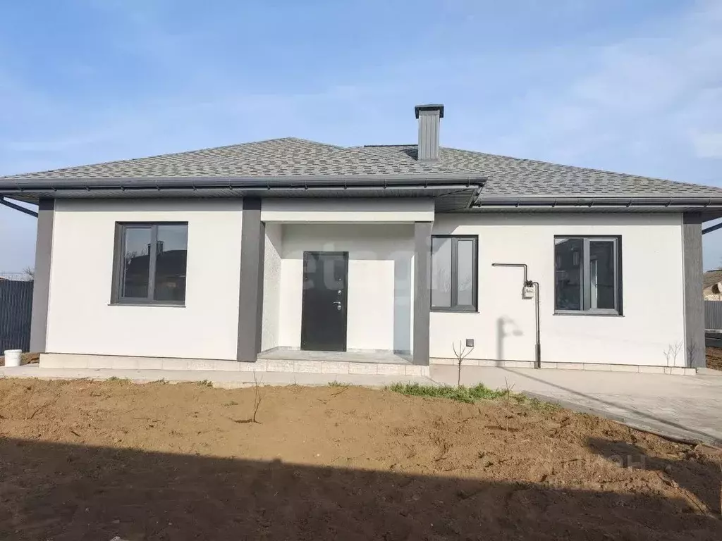 Дом в Крым, Сакский район, Ореховское с/пос, с. Михайловка ул. ... - Фото 1