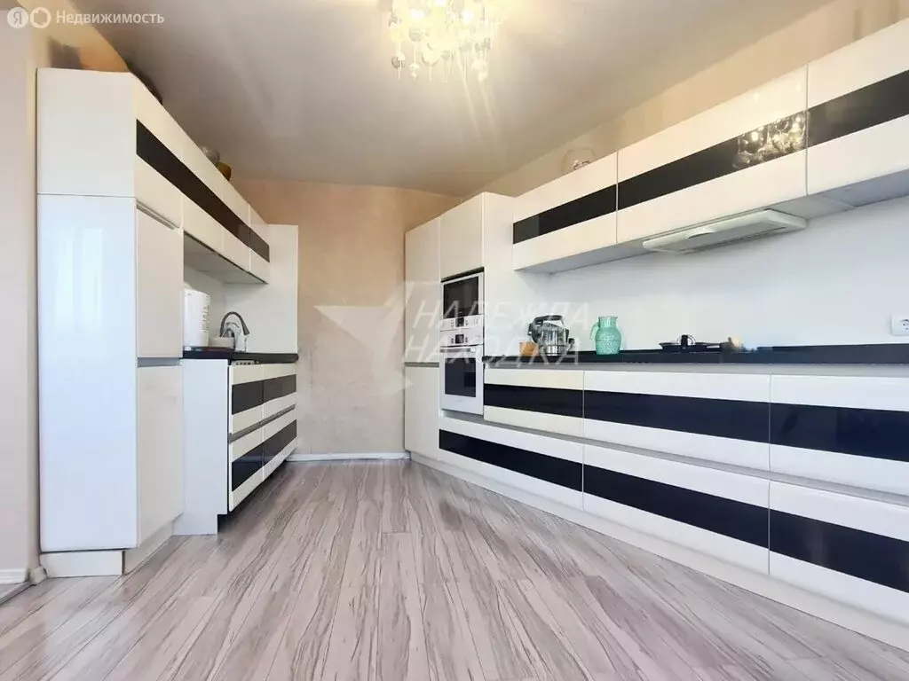 3-комнатная квартира: Находка, улица Чехова, 16 (160 м) - Фото 1
