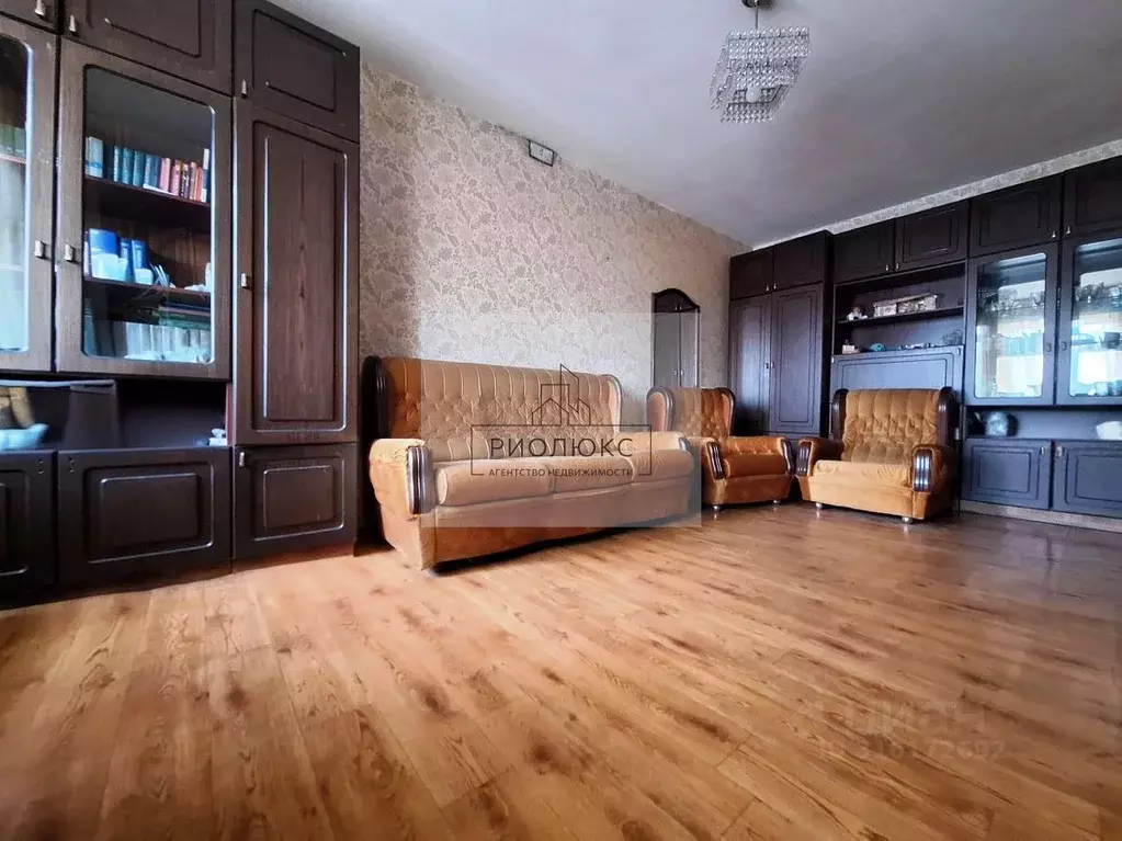3-к кв. Челябинская область, Магнитогорск ул. Галиуллина, 23 (61.4 м) - Фото 0