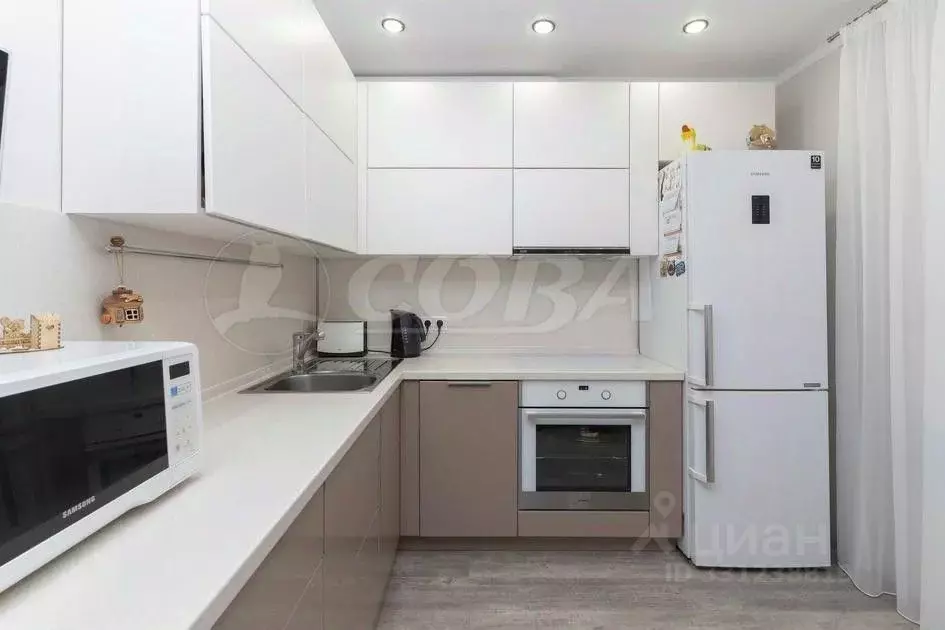 2-к кв. Тюменская область, Тюмень ул. Федюнинского, 58к2 (58.0 м) - Фото 1