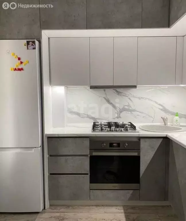 3-комнатная квартира: Белгород, улица 5 Августа, 17 (65 м) - Фото 1