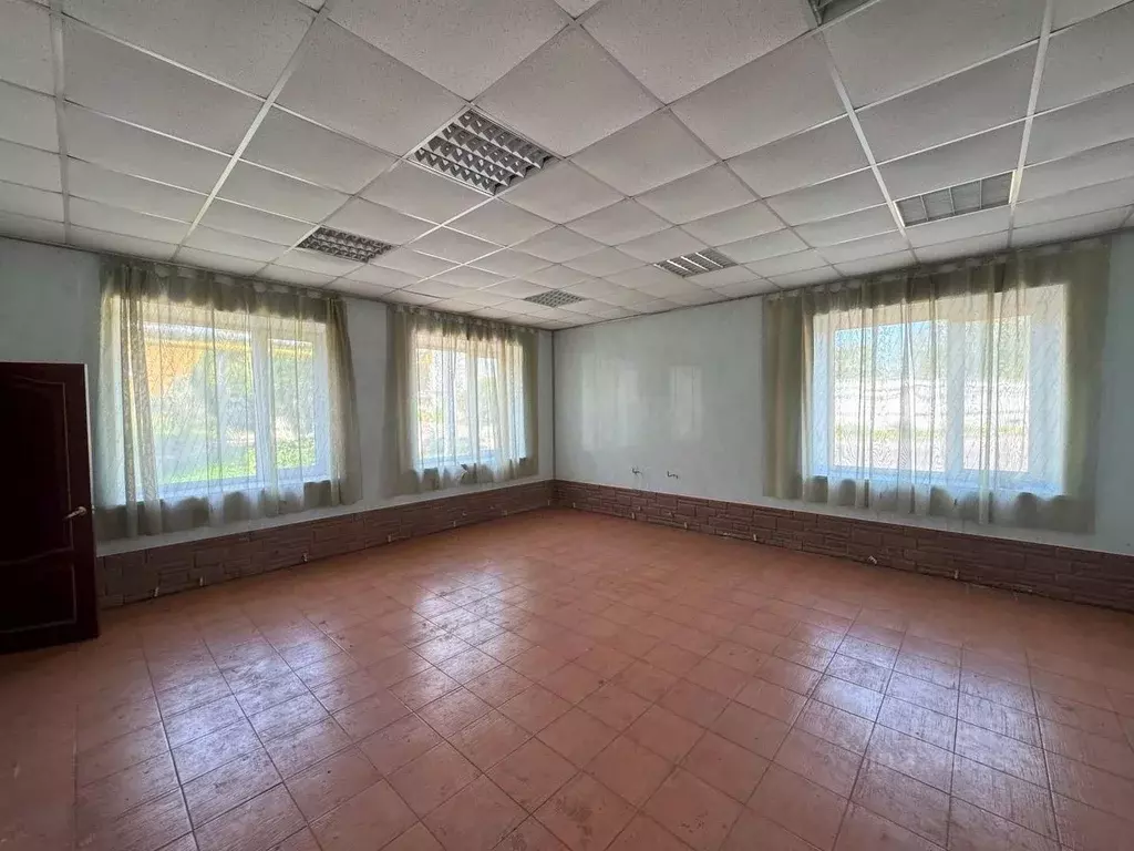 Склад в Ленинградская область, Гатчинский муниципальный округ, пос. ... - Фото 1