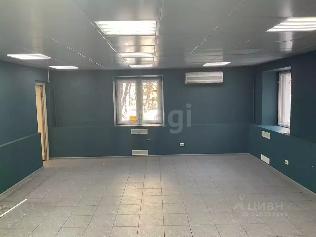 Помещение свободного назначения в Тюменская область, Тюмень ул. ... - Фото 1