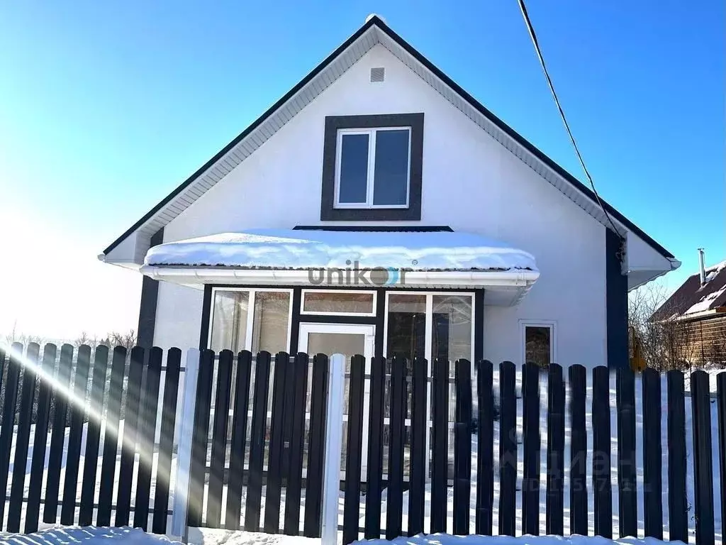 Дом в Башкортостан, с. Иглино ул. Гареева, 4 (100 м) - Фото 1