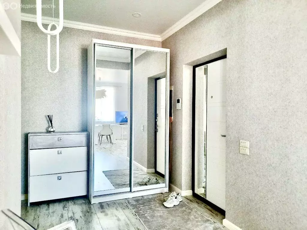3-комнатная квартира: Оренбург, улица Поляничко, 4/1 (100 м) - Фото 0