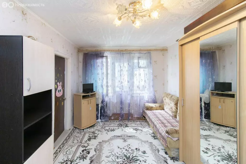 3-комнатная квартира: Тюмень, улица Воровского, 21 (47.4 м) - Фото 1