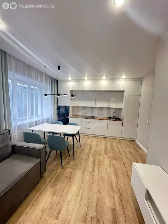 3-комнатная квартира: Тюмень, улица Николая Чаплина, 113 (66.1 м) - Фото 0