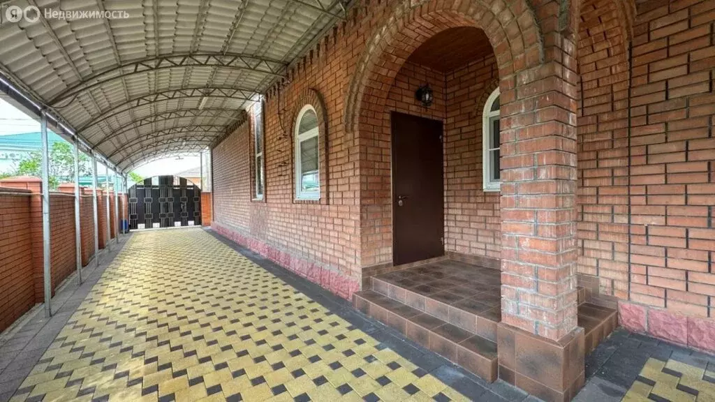 Дом в Яблоновский, Цветочная улица (240 м) - Фото 1