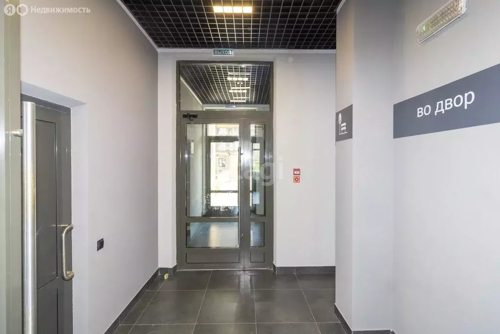 3-комнатная квартира: Тюмень, улица Фармана Салманова, 14 (72.9 м) - Фото 2