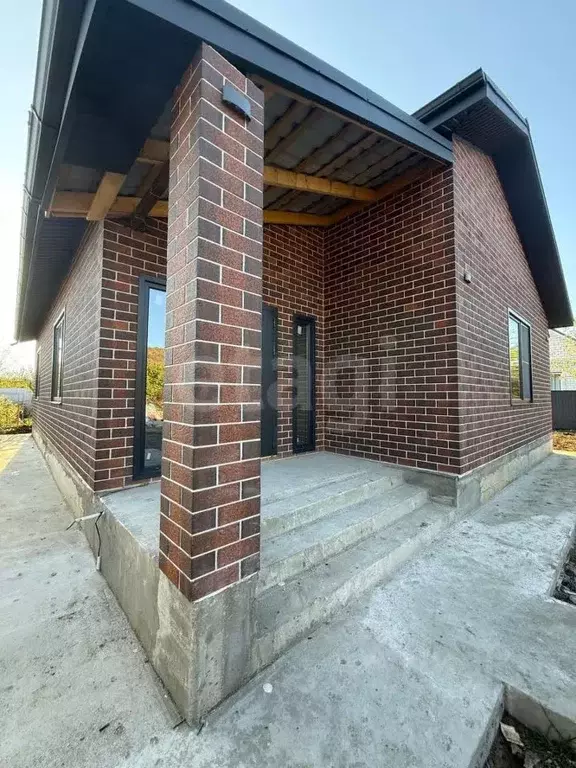 Дом в Адыгея, Майкопский район, Краснооктябрьское с/пос, пос. ... - Фото 1