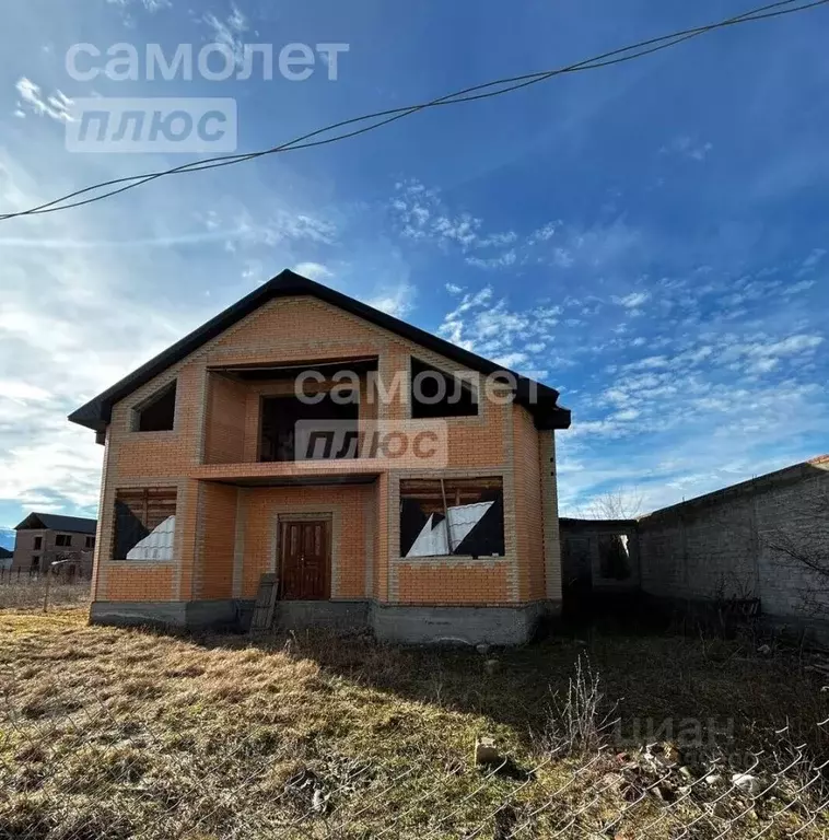 Дом в Чеченская республика, с. Урус-Мартан Черноморская ул. (360 м) - Фото 1