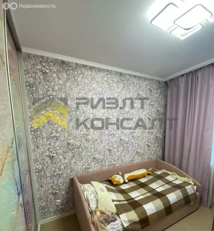 3-комнатная квартира: Омск, улица Дмитриева, 11 (64 м) - Фото 0