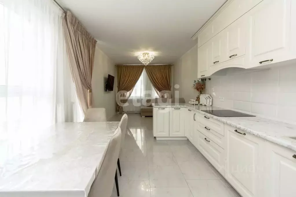 3-к кв. Тюменская область, Тюмень ул. Краснооктябрьская, 14 (73.5 м) - Фото 1