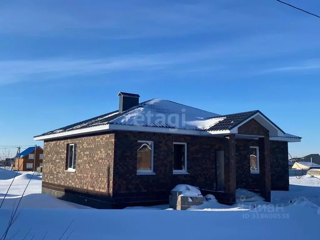 Дом в Башкортостан, Иглинский район, Акбердинский сельсовет, с. ... - Фото 1