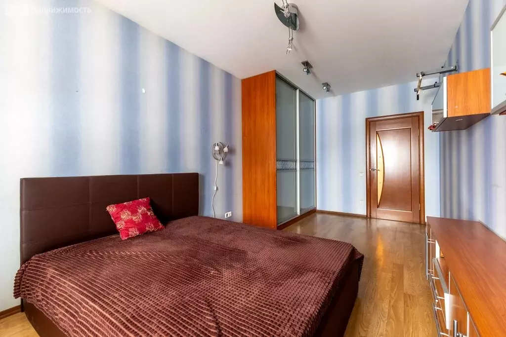 4-комнатная квартира: Санкт-Петербург, улица Маршала Тухачевского, 13 ... - Фото 1