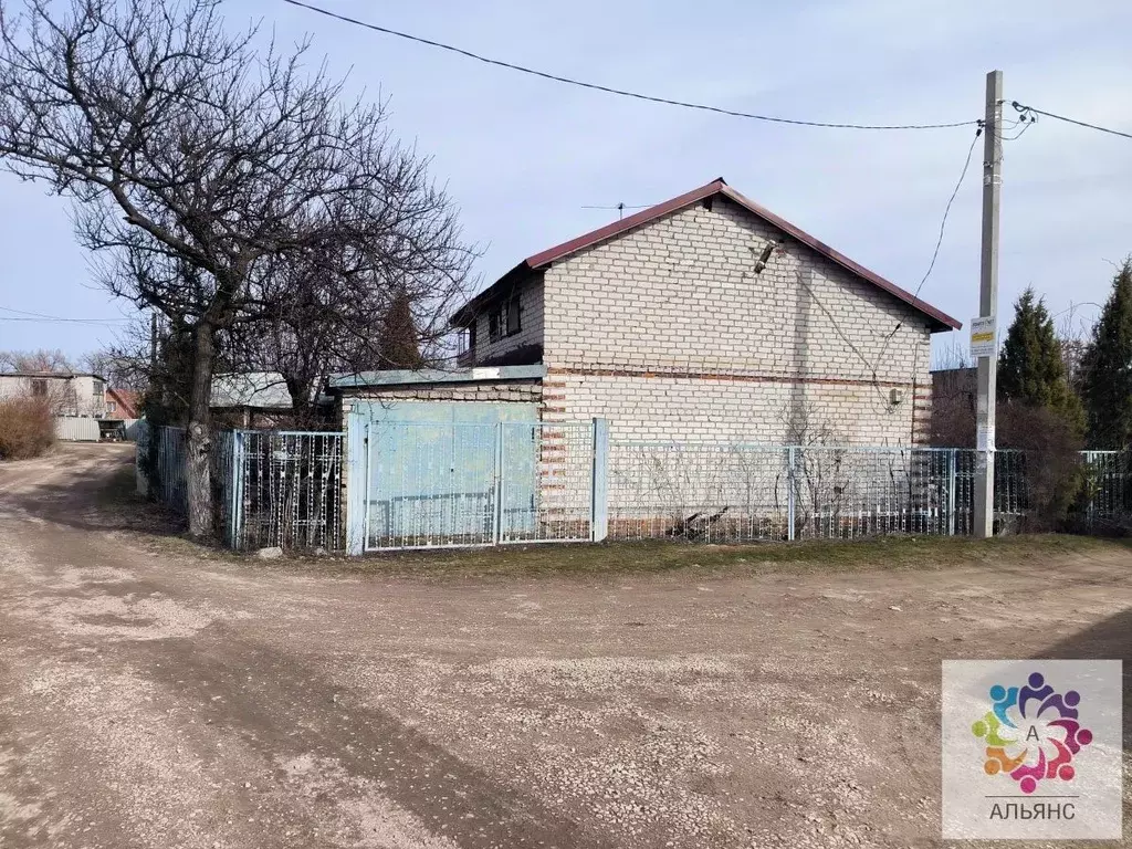 Дом в Волгоградская область, Среднеахтубинский район, Ахтубинское ... - Фото 1