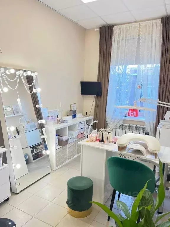 Помещение свободного назначения в Ленинградская область, Гатчина ул. ... - Фото 1