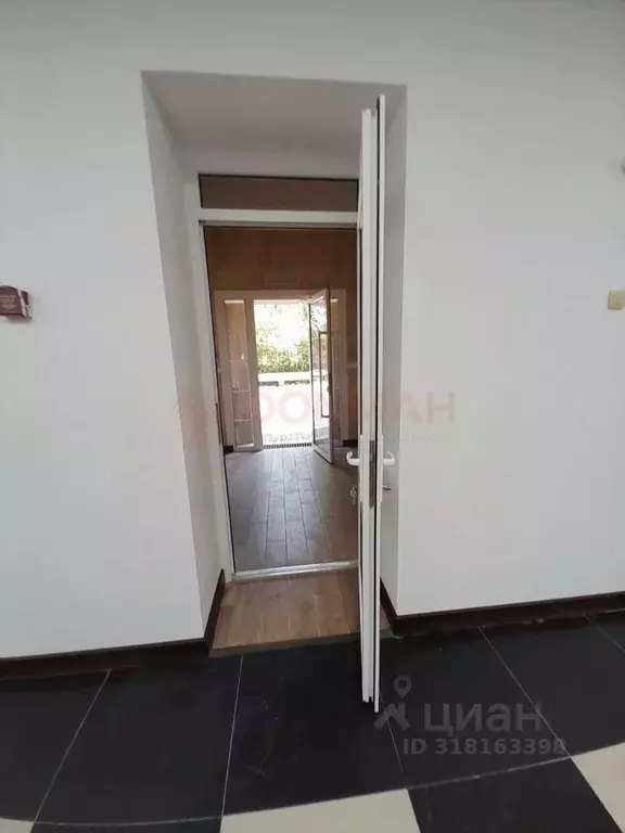 Помещение свободного назначения в Ростовская область, Новочеркасск ул. ... - Фото 1