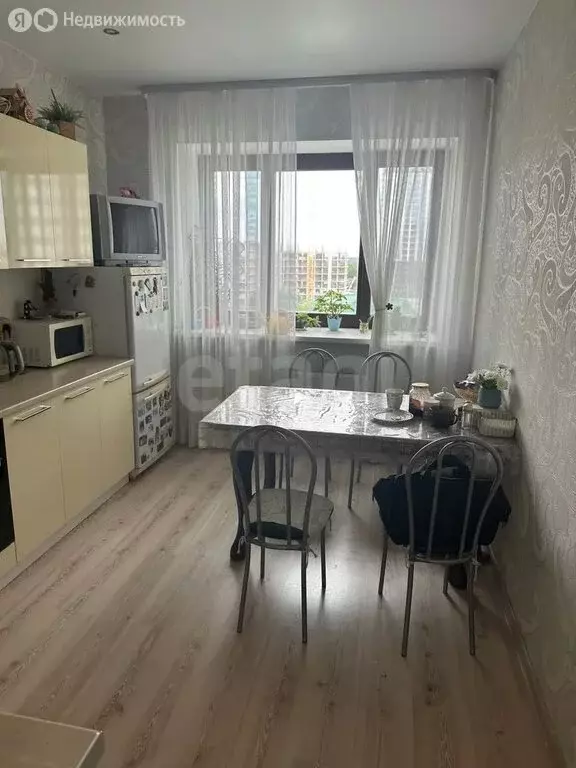 2-комнатная квартира: Тюмень, Харьковская улица, 64 (60 м) - Фото 0