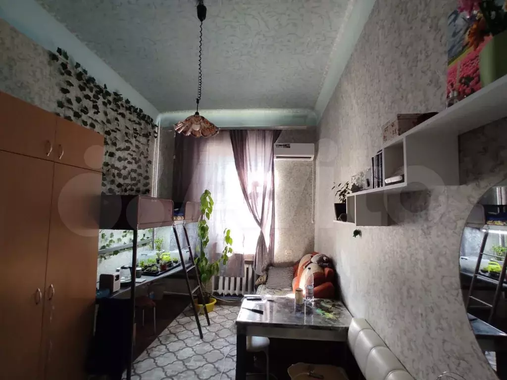 Комната 14,4 м в 6-к., 1/1 эт. - Фото 1