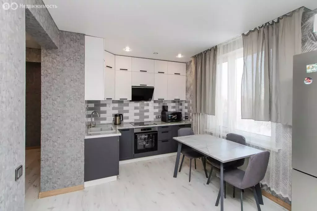 2-комнатная квартира: Тюмень, улица Анатолия Клиндюка, 4к1 (56.8 м) - Фото 1