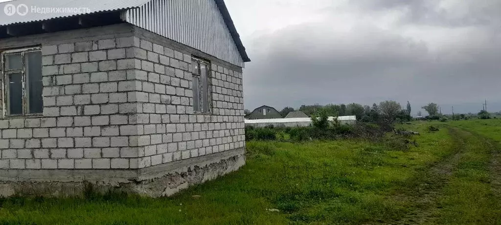 Дом в село Чермен, улица Хазби Цаболова, 65 (50 м) - Фото 1