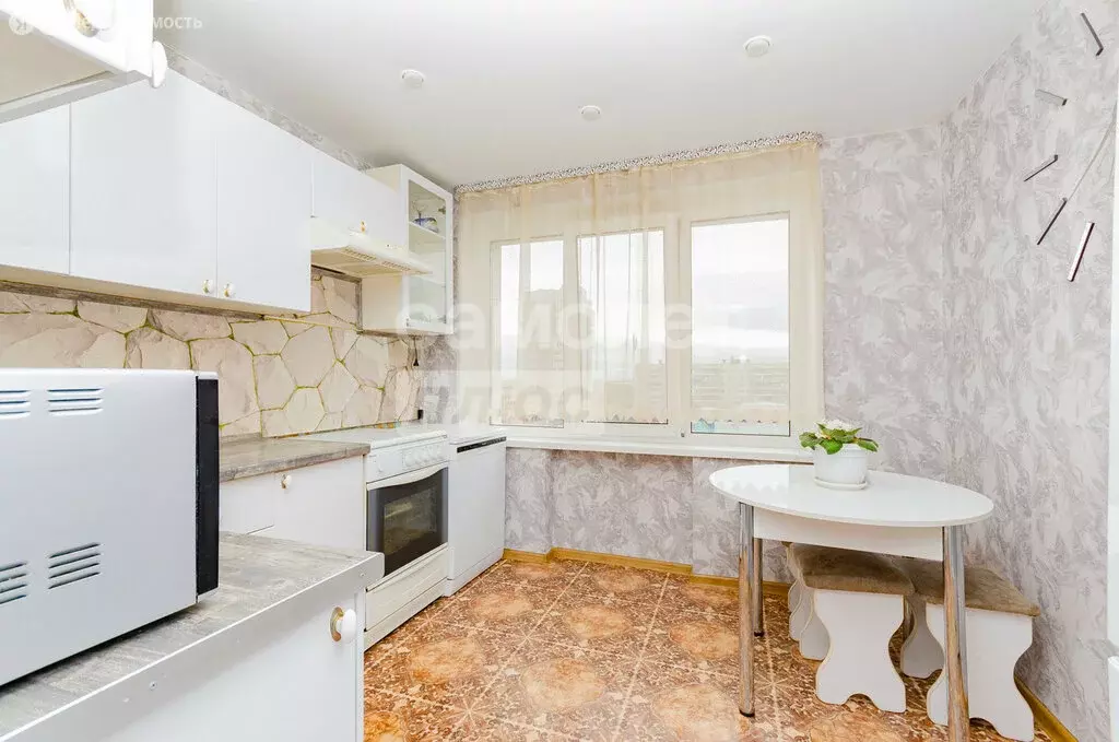 3-комнатная квартира: Челябинск, Комсомольский проспект, 37 (68 м) - Фото 1