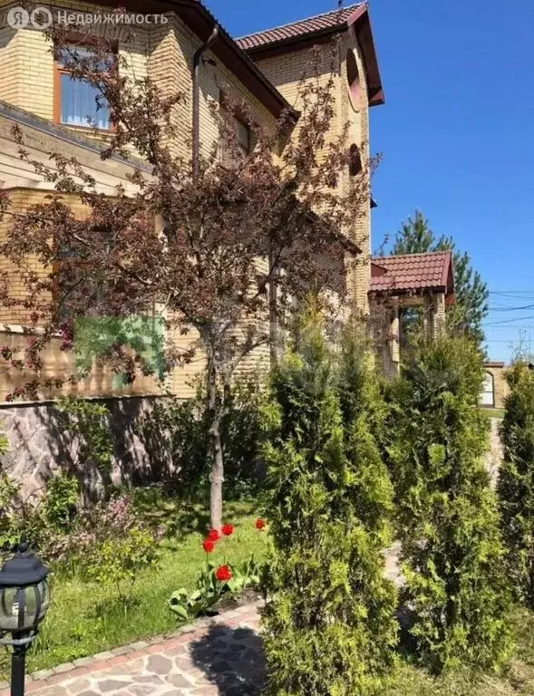Дом в деревня Новосаратовка, Полевая улица (495 м) - Фото 0