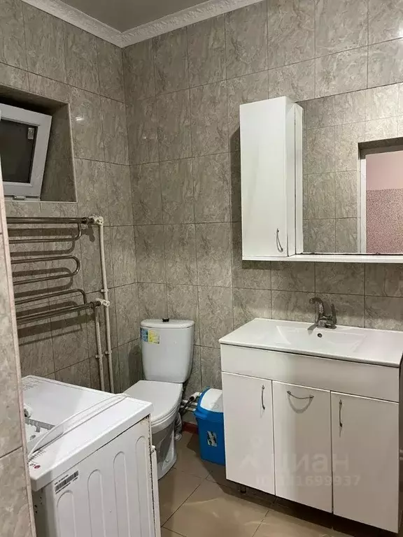 Дом в Крым, Симферополь ул. Сеитумера Эминова, 6 (100 м) - Фото 1