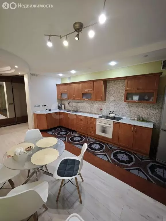 3-комнатная квартира: Брянск, улица Богдана Хмельницкого, 37 (114 м) - Фото 1