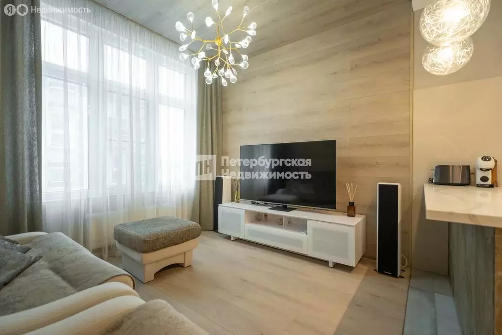 3-комнатная квартира: Санкт-Петербург, 18-я линия Васильевского ... - Фото 1