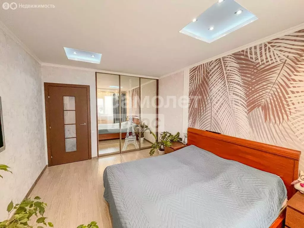 3-комнатная квартира: Омск, микрорайон Городок Нефтяников, улица 50 ... - Фото 2