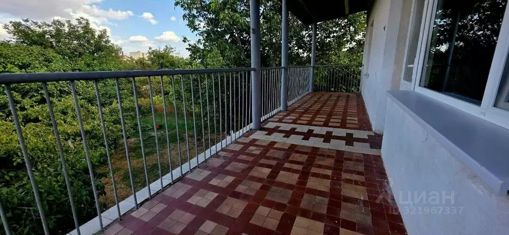 Дом в Крым, Бахчисарайский район, с. Угловое ул. Комарова, 100 (190 м) - Фото 0