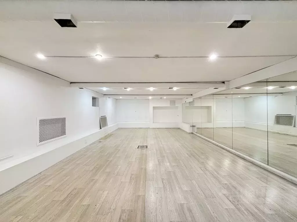 Помещение свободного назначения в Санкт-Петербург Школьная ул., 8 (186 ... - Фото 1